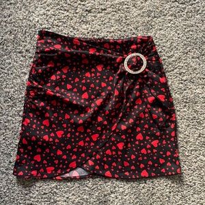 Forever 21 mini skirt with red hearts size small
